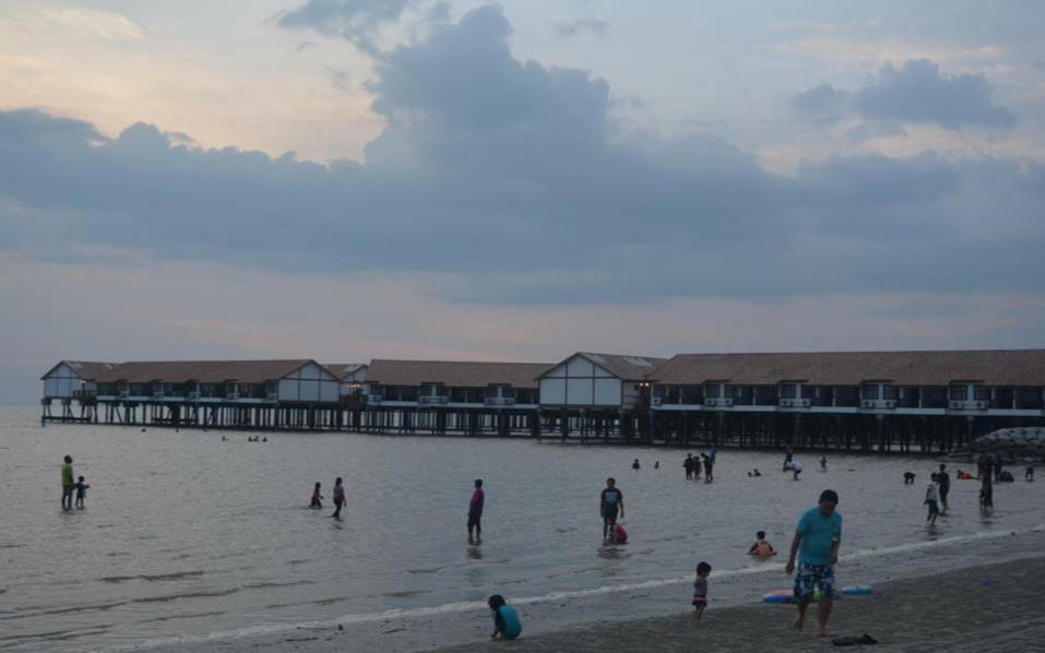 Block B And A Glory Beach Resort Port Dickson Exterior foto