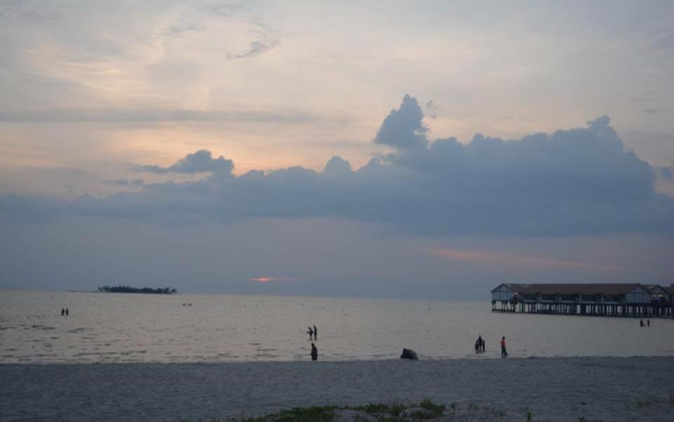 Block B And A Glory Beach Resort Port Dickson Exterior foto